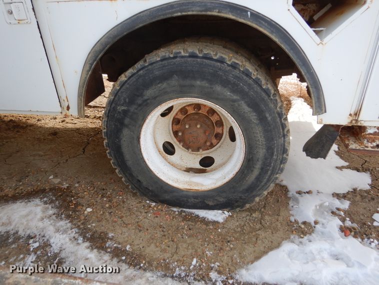 image for item FU9137 2000 Ford F650 Super Duty bucket truck