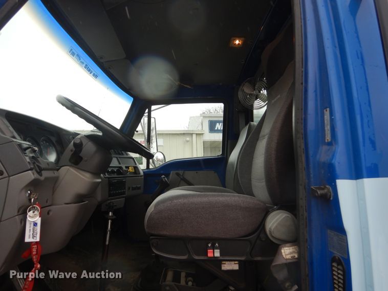 image for item FX9011 1997 Ford Louisville L8000 crane truck