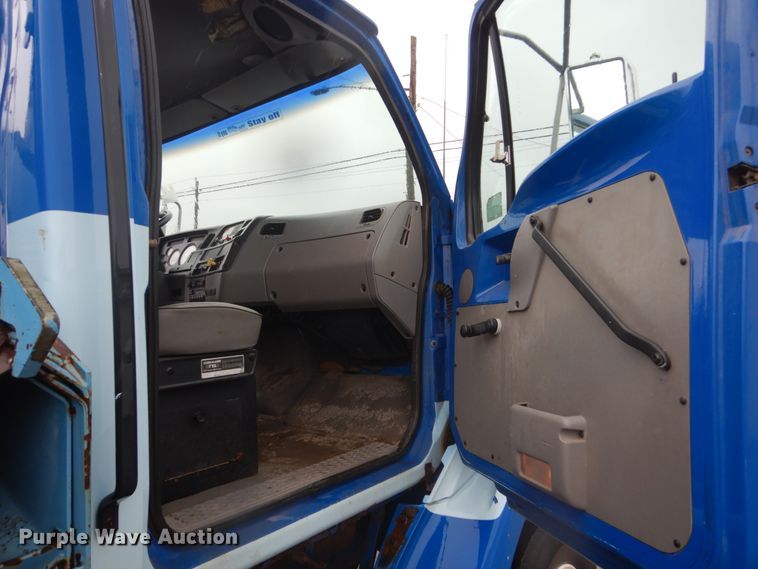 image for item FX9011 1997 Ford Louisville L8000 crane truck