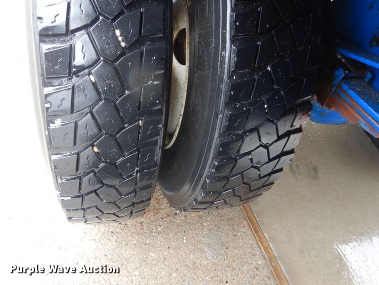 image for item FX9011 1997 Ford Louisville L8000 crane truck