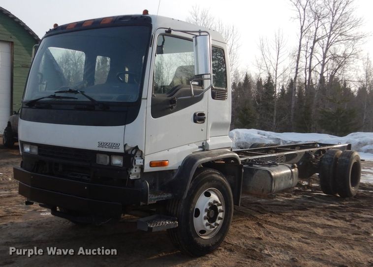 image for item FX9020 2002 Isuzu FTR truck cab and chassis