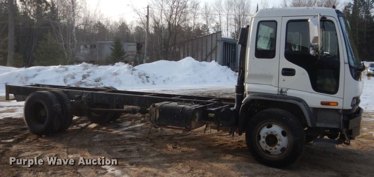 image for item FX9020 2002 Isuzu FTR truck cab and chassis