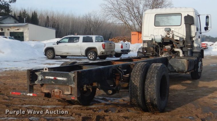 image for item FX9020 2002 Isuzu FTR truck cab and chassis