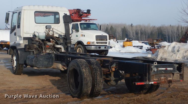 image for item FX9020 2002 Isuzu FTR truck cab and chassis