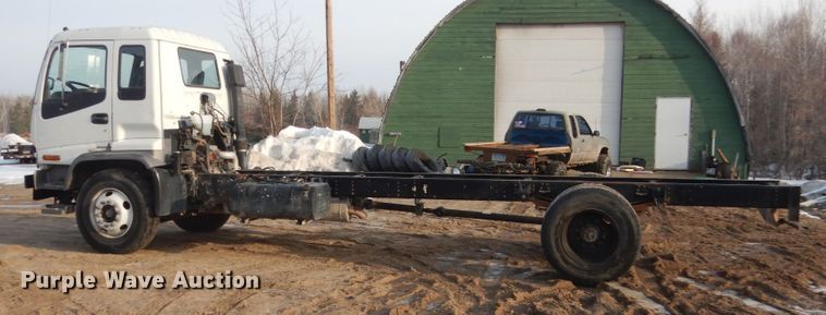 image for item FX9020 2002 Isuzu FTR truck cab and chassis