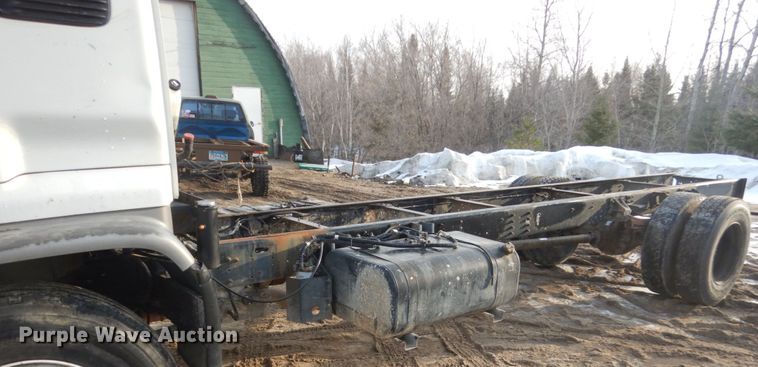 image for item FX9020 2002 Isuzu FTR truck cab and chassis