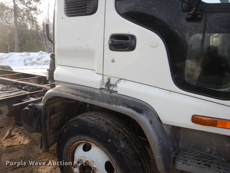 image for item FX9020 2002 Isuzu FTR truck cab and chassis