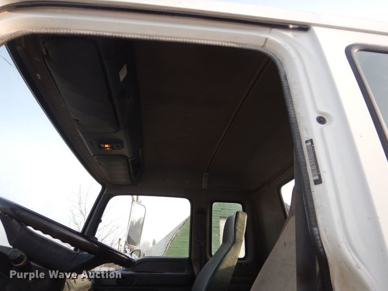 image for item FX9020 2002 Isuzu FTR truck cab and chassis