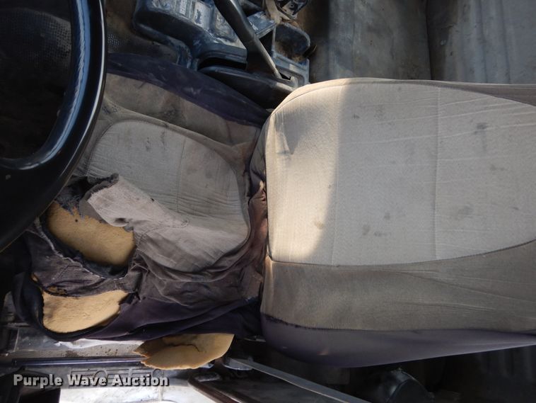 image for item FX9020 2002 Isuzu FTR truck cab and chassis