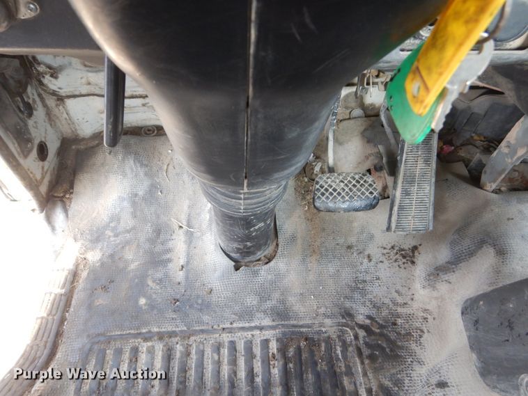 image for item FX9020 2002 Isuzu FTR truck cab and chassis