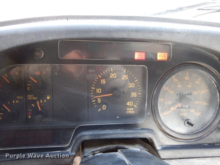 image for item FX9020 2002 Isuzu FTR truck cab and chassis