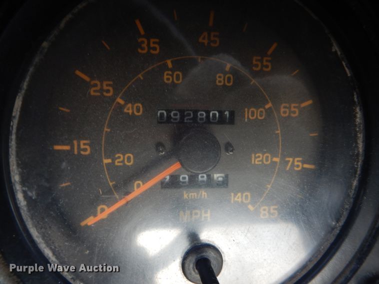 image for item FX9020 2002 Isuzu FTR truck cab and chassis