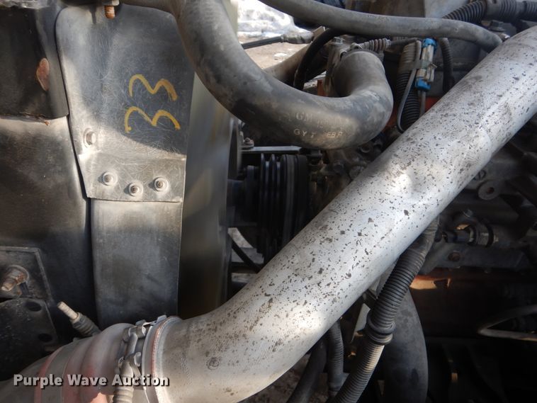 image for item FX9020 2002 Isuzu FTR truck cab and chassis