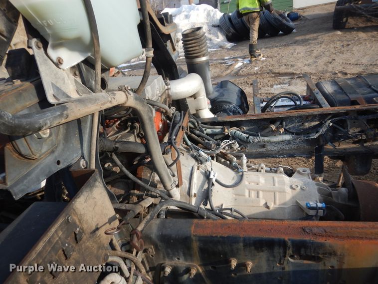 image for item FX9020 2002 Isuzu FTR truck cab and chassis