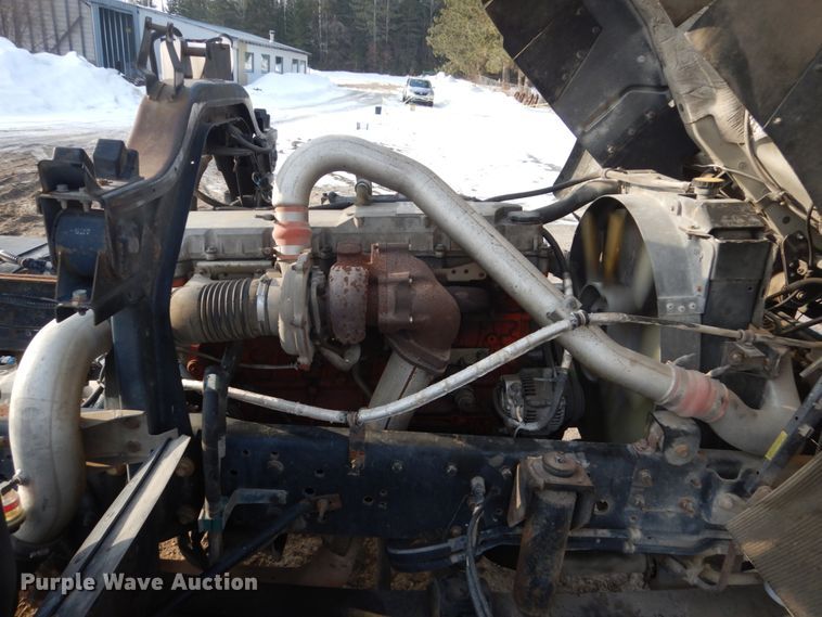 image for item FX9020 2002 Isuzu FTR truck cab and chassis