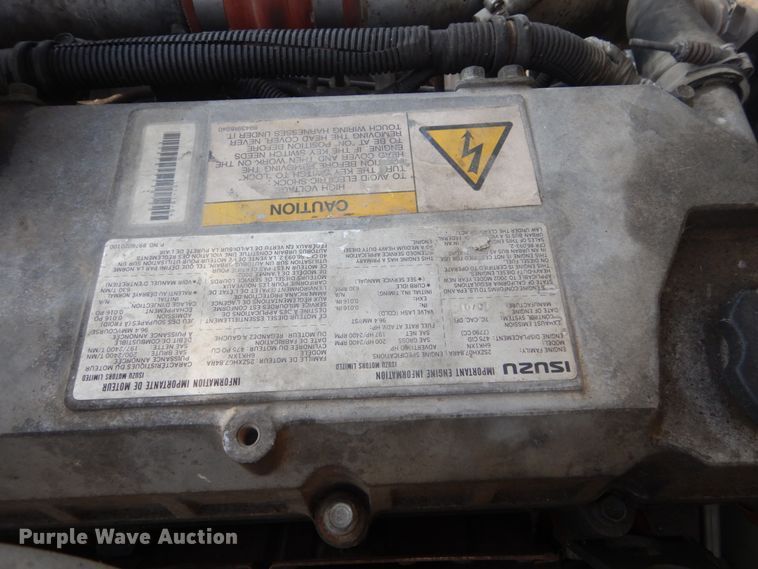 image for item FX9020 2002 Isuzu FTR truck cab and chassis