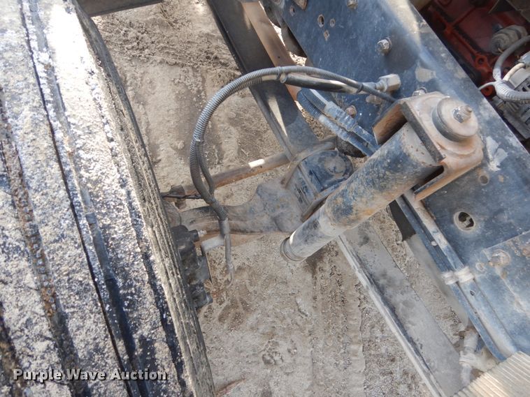 image for item FX9020 2002 Isuzu FTR truck cab and chassis