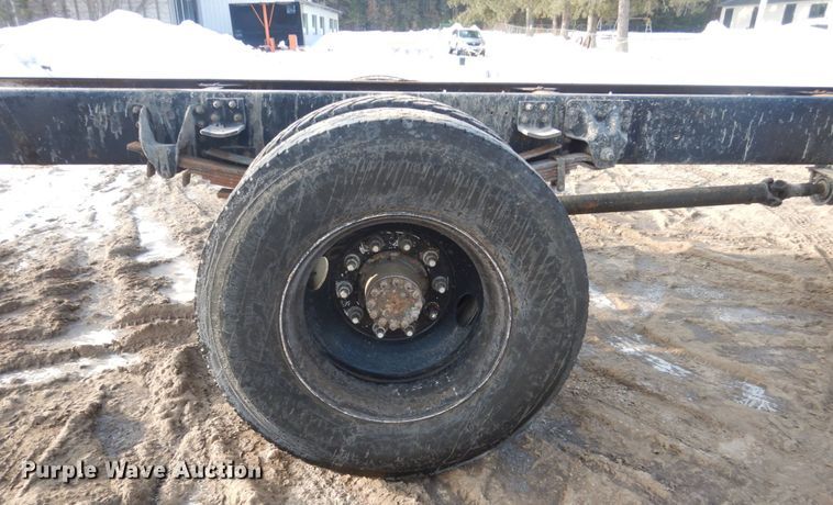 image for item FX9020 2002 Isuzu FTR truck cab and chassis