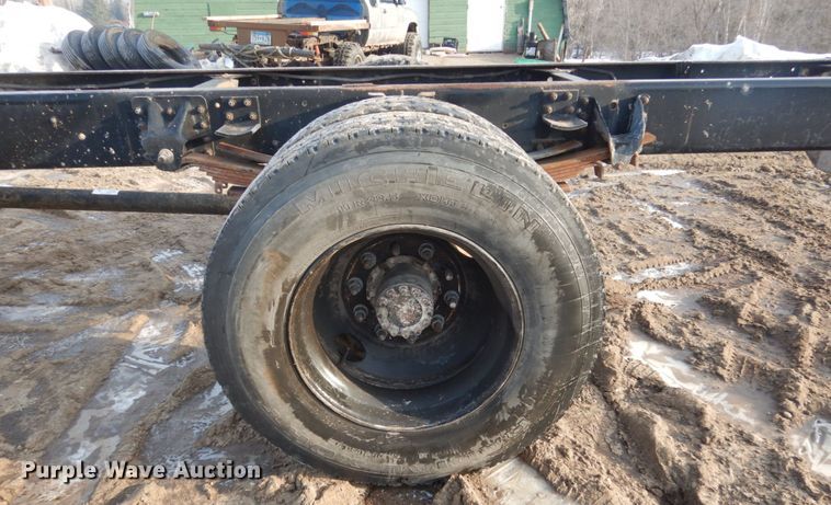 image for item FX9020 2002 Isuzu FTR truck cab and chassis