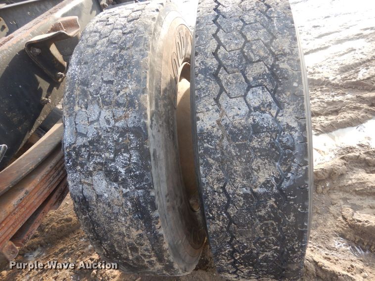 image for item FX9020 2002 Isuzu FTR truck cab and chassis