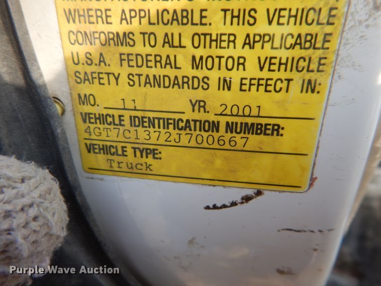 image for item FX9020 2002 Isuzu FTR truck cab and chassis