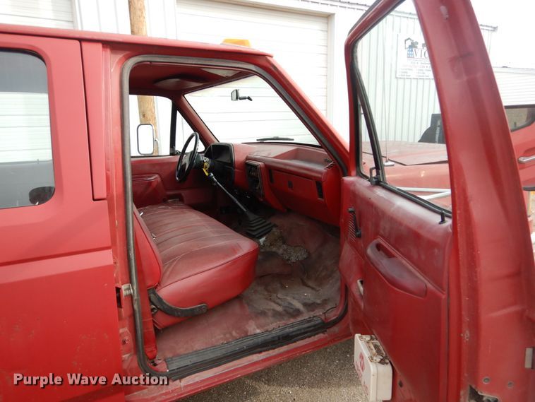 image for item GB9830 1988 Ford F350  Crew Cab flatbed pickup truck