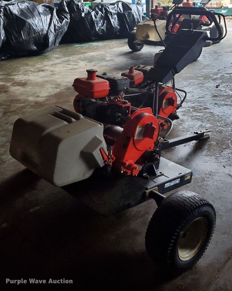 image for item GB9856 2005 Jacobsen Green King 518 greensmower