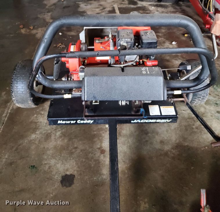 image for item GB9856 2005 Jacobsen Green King 518 greensmower