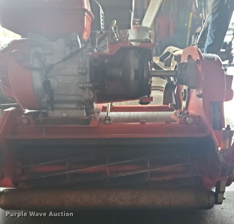 image for item GB9856 2005 Jacobsen Green King 518 greensmower