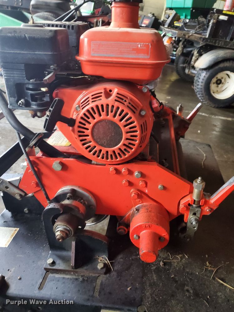 image for item GB9856 2005 Jacobsen Green King 518 greensmower