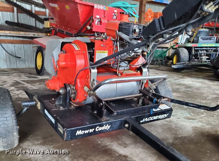 image for item GB9856 2005 Jacobsen Green King 518 greensmower