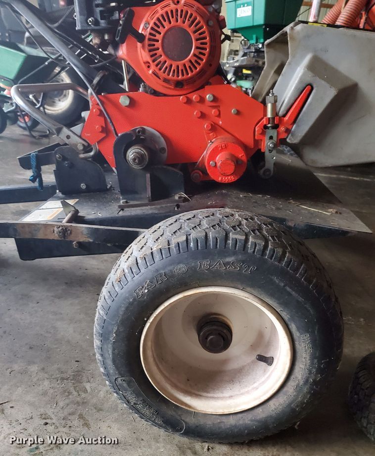 image for item GB9856 2005 Jacobsen Green King 518 greensmower