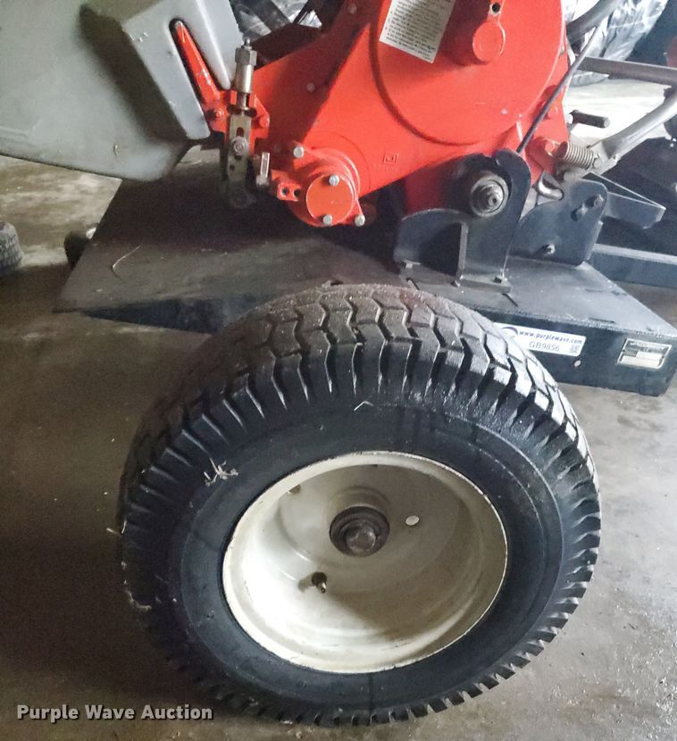 image for item GB9856 2005 Jacobsen Green King 518 greensmower