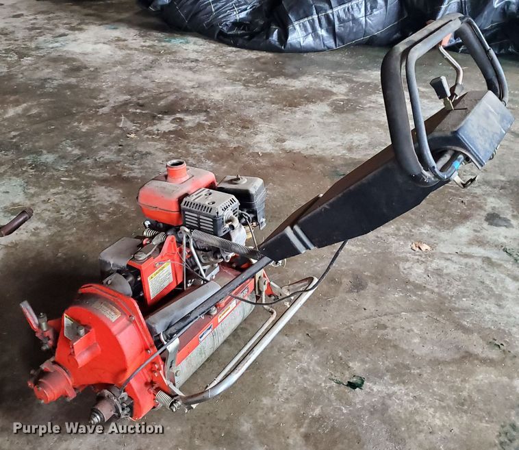 image for item GB9856 2005 Jacobsen Green King 518 greensmower