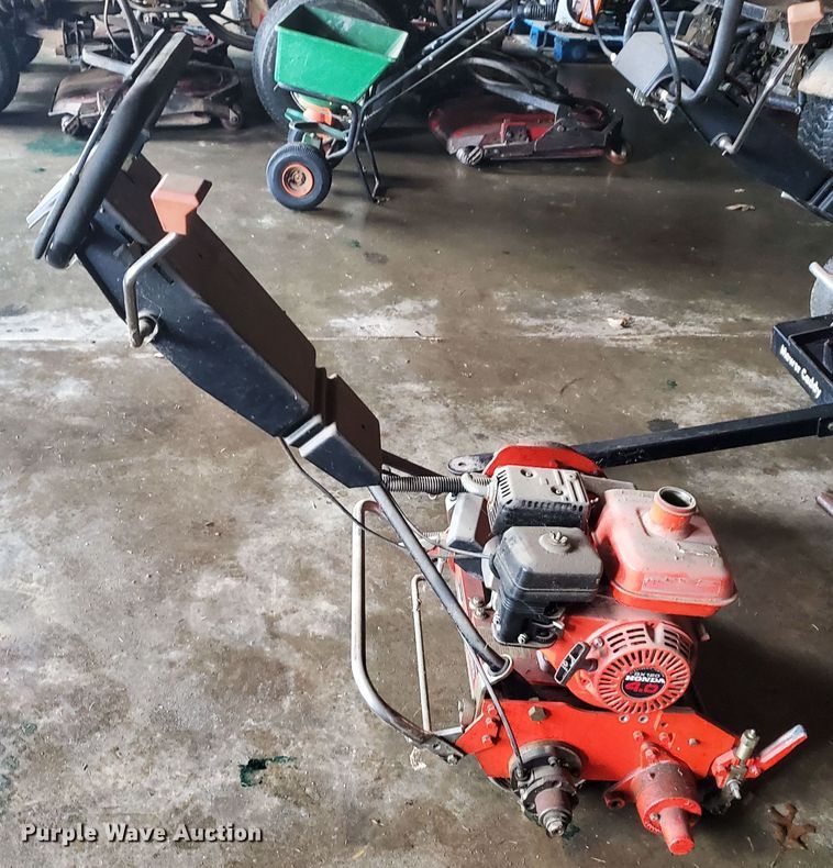 image for item GB9856 2005 Jacobsen Green King 518 greensmower