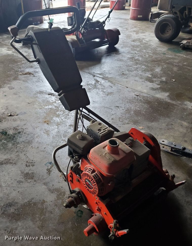 image for item GB9856 2005 Jacobsen Green King 518 greensmower