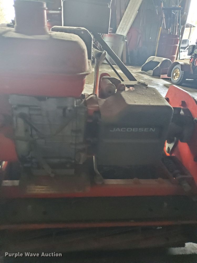 image for item GB9856 2005 Jacobsen Green King 518 greensmower