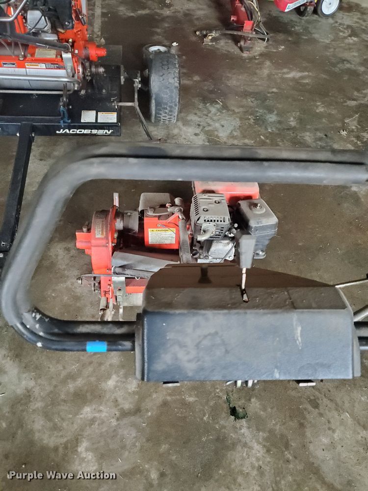 image for item GB9856 2005 Jacobsen Green King 518 greensmower