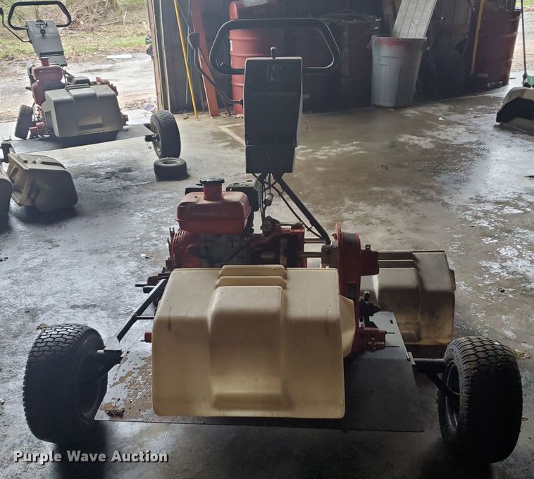 image for item GB9857 2005 Jacobsen Green King 518 greensmower