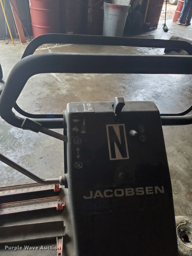 image for item GB9857 2005 Jacobsen Green King 518 greensmower