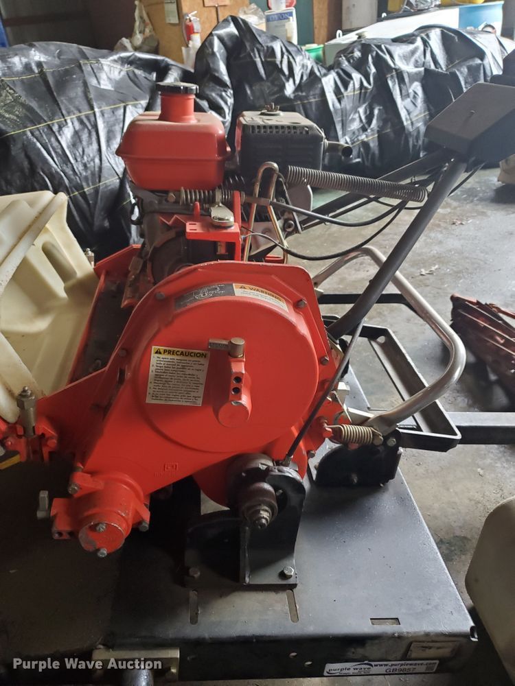 image for item GB9857 2005 Jacobsen Green King 518 greensmower