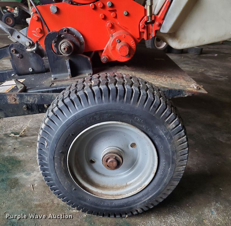 image for item GB9857 2005 Jacobsen Green King 518 greensmower