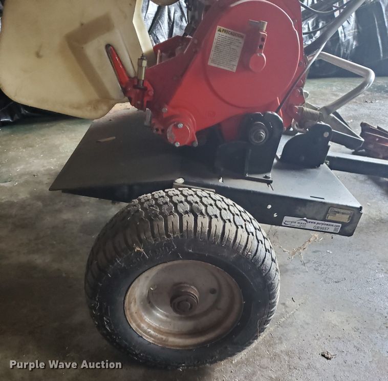 image for item GB9857 2005 Jacobsen Green King 518 greensmower