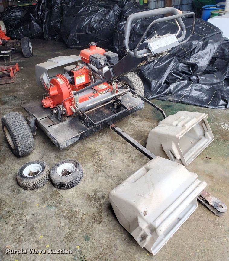 image for item GB9858 2005 Jacobsen Green King 518 greensmower