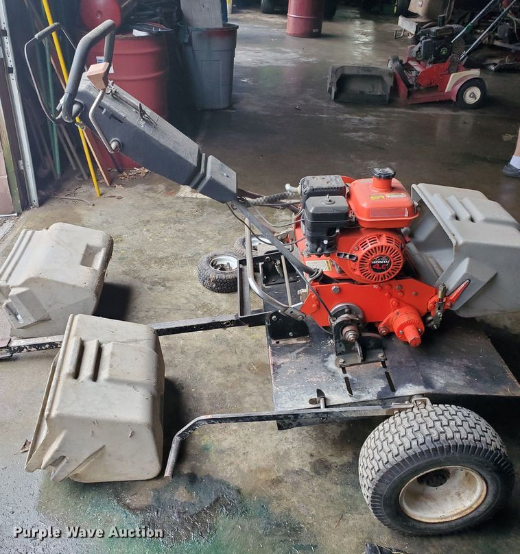 image for item GB9858 2005 Jacobsen Green King 518 greensmower