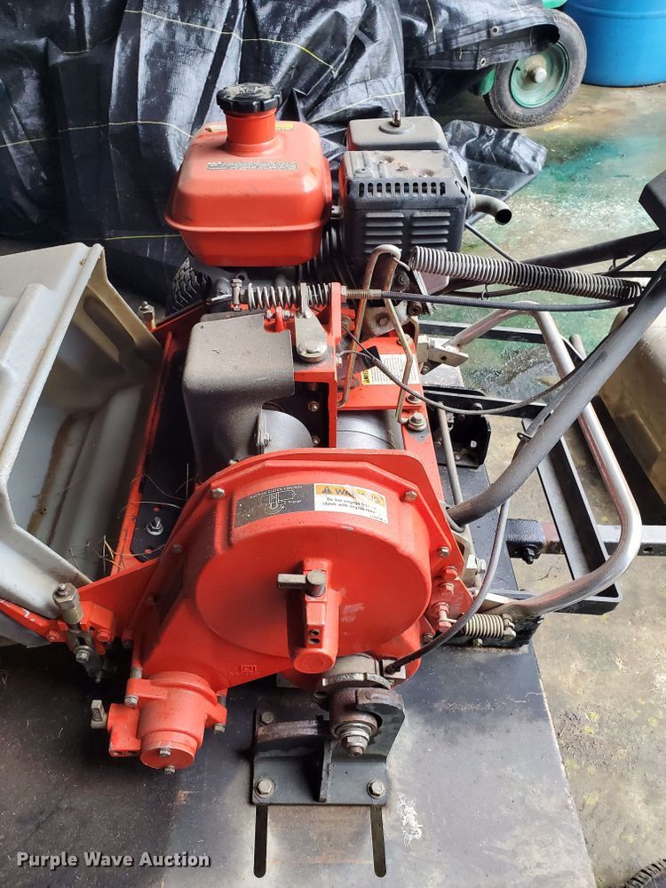 image for item GB9858 2005 Jacobsen Green King 518 greensmower