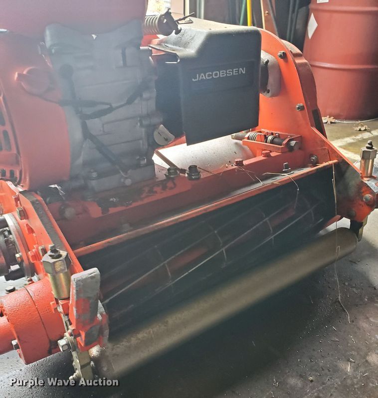 image for item GB9858 2005 Jacobsen Green King 518 greensmower