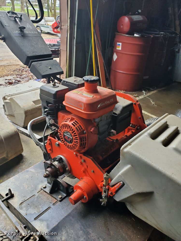 image for item GB9858 2005 Jacobsen Green King 518 greensmower