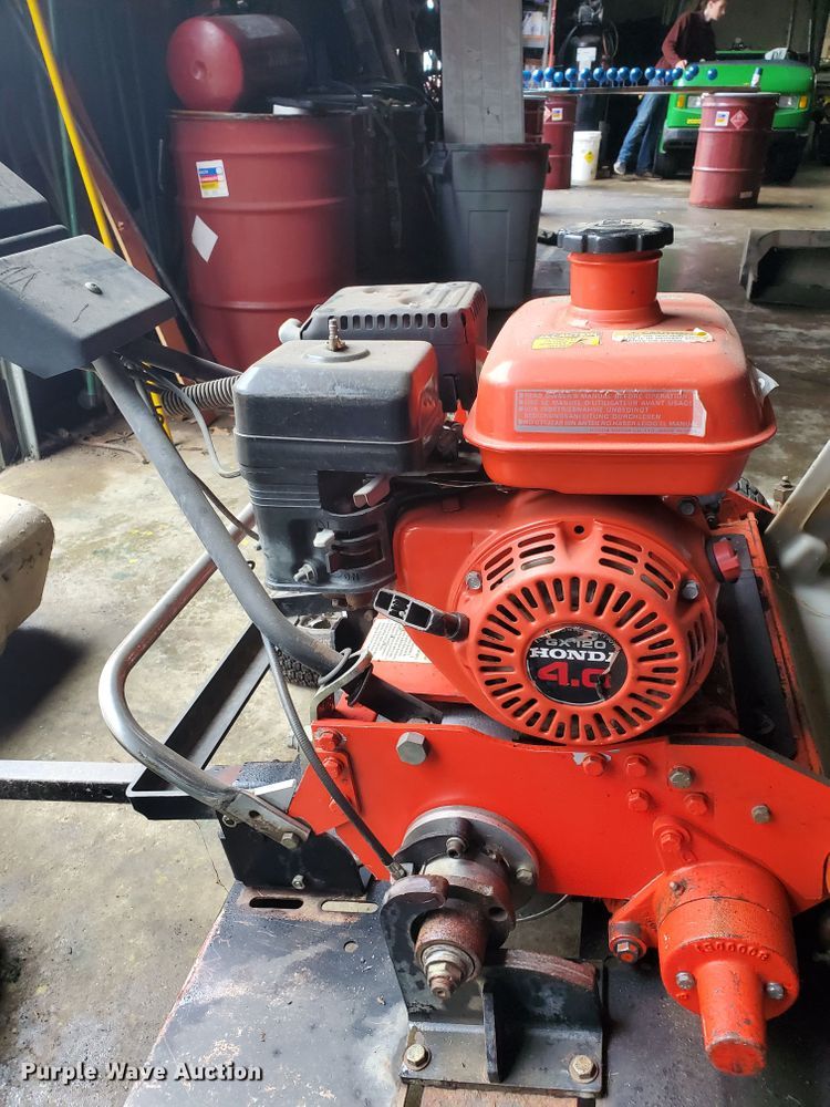 image for item GB9858 2005 Jacobsen Green King 518 greensmower