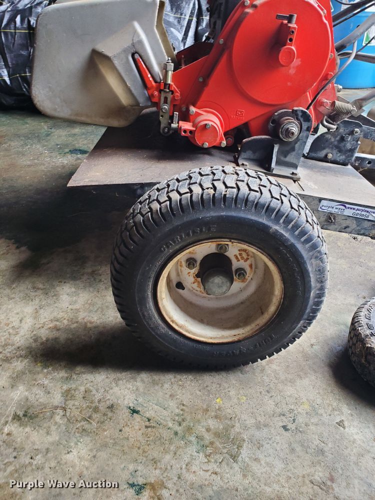 image for item GB9858 2005 Jacobsen Green King 518 greensmower